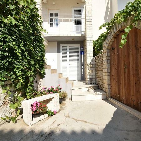Apartment Milka Примоштен Экстерьер фото