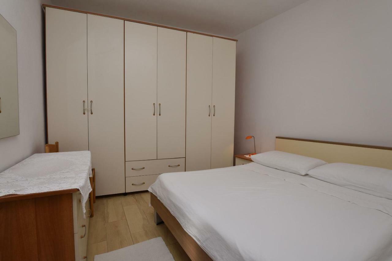Apartment Milka Примоштен Экстерьер фото