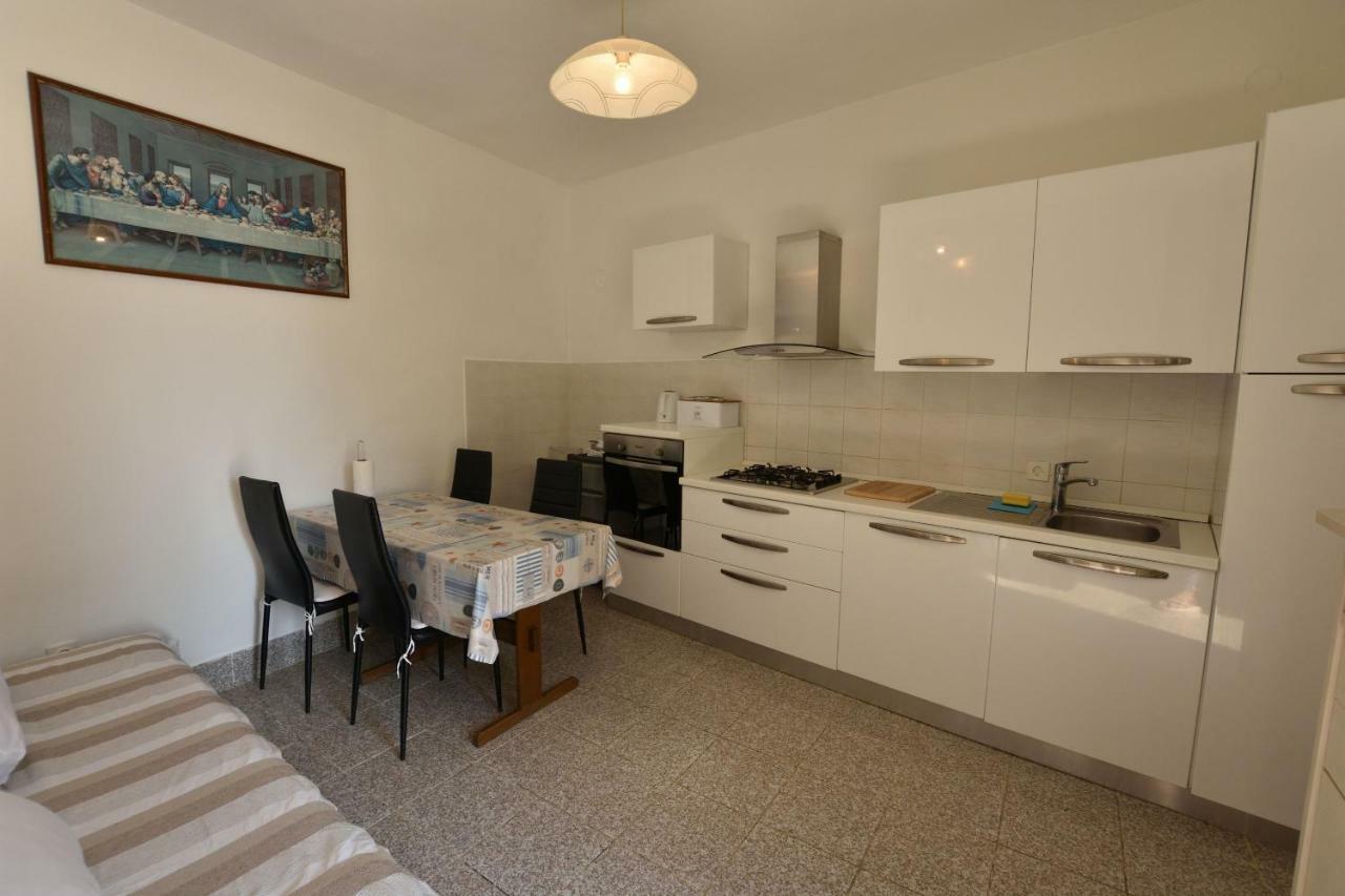 Apartment Milka Примоштен Экстерьер фото