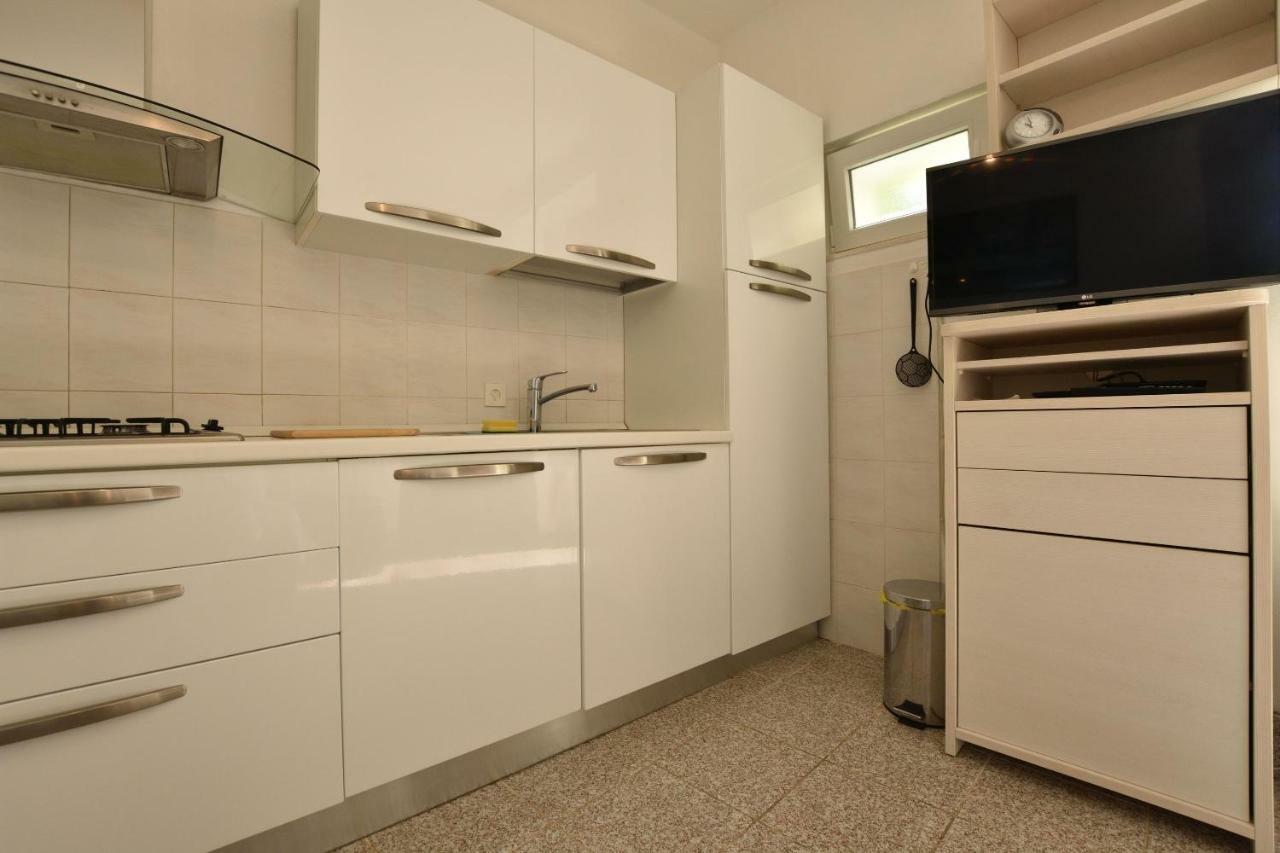 Apartment Milka Примоштен Экстерьер фото