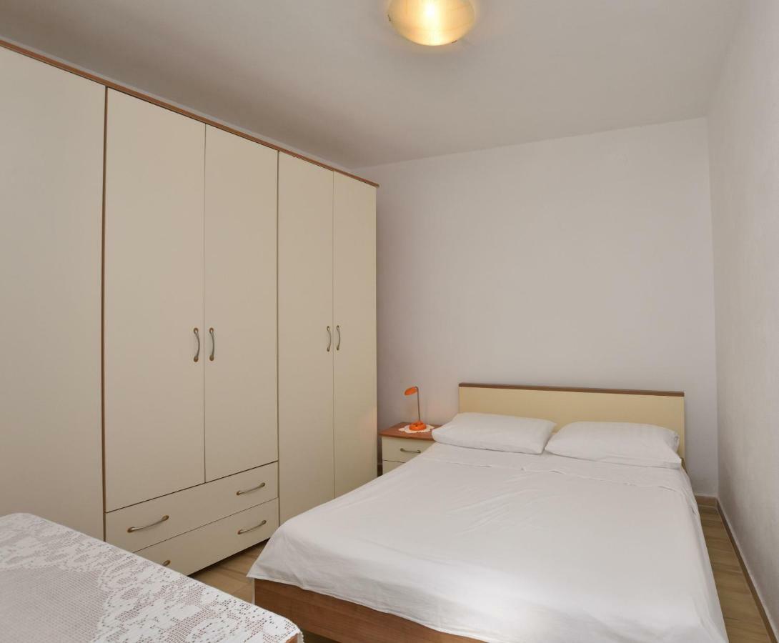 Apartment Milka Примоштен Экстерьер фото