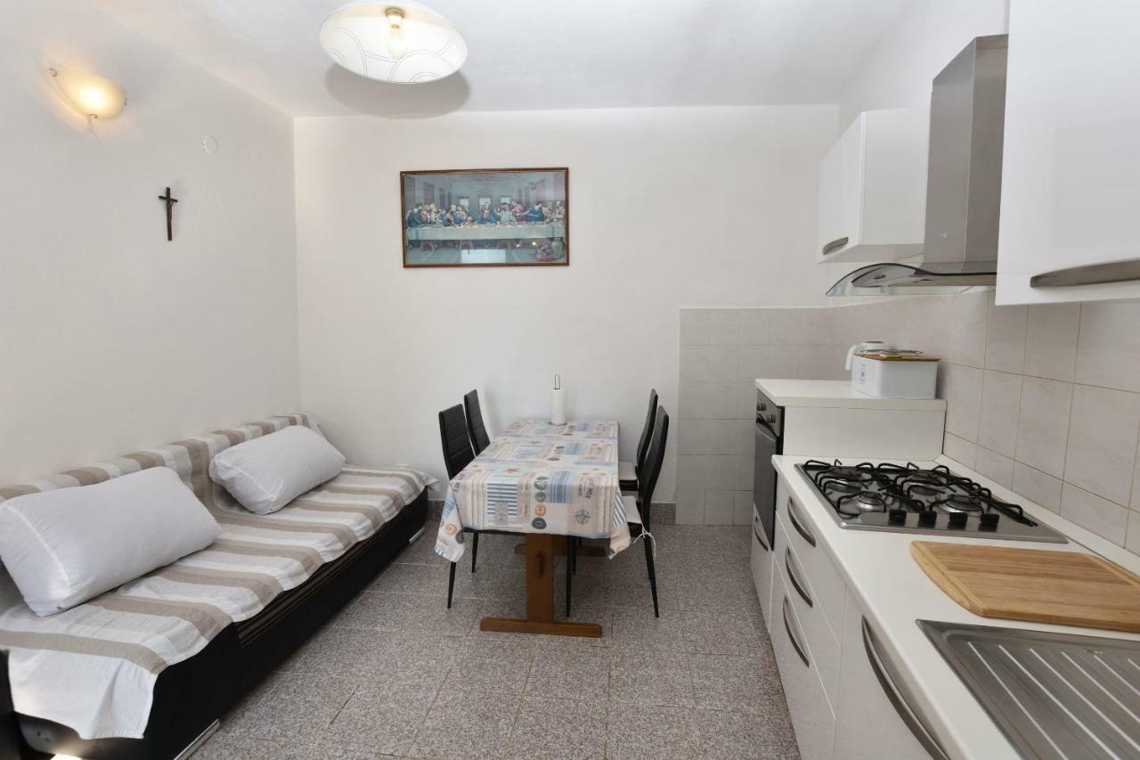 Apartment Milka Примоштен Экстерьер фото