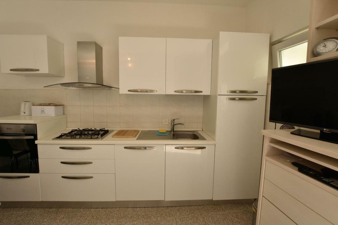 Apartment Milka Примоштен Экстерьер фото